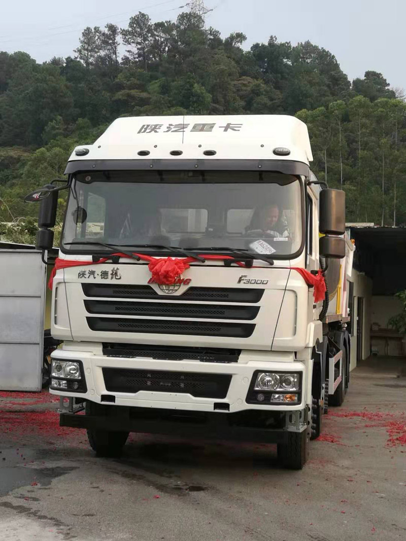 同步封層車(chē)--新車(chē)落地
